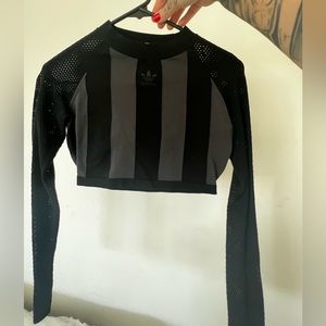 ADIDAS long sleeve crop shirt. Size M Black & Grey